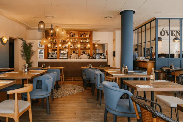Interior del restaurante Öven Murcia