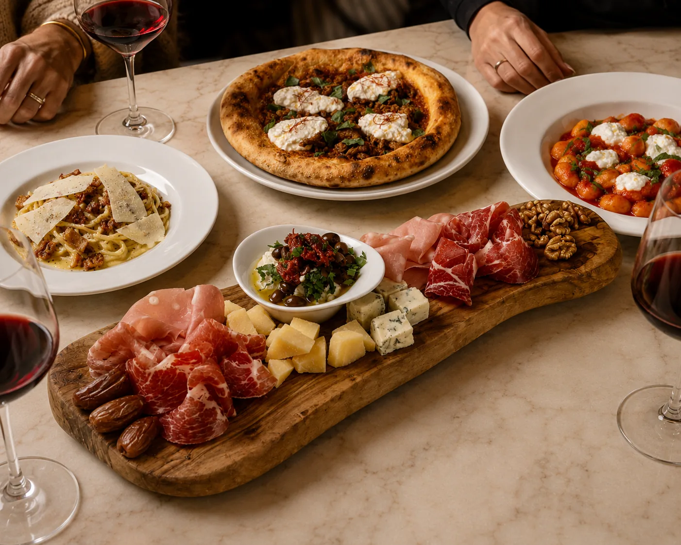 Selección de pizzas, pasta y entrantes de ÔVEN