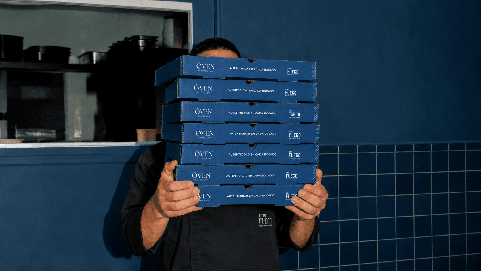Cajas de pizza ÔVEN listas para recoger en el restaurante